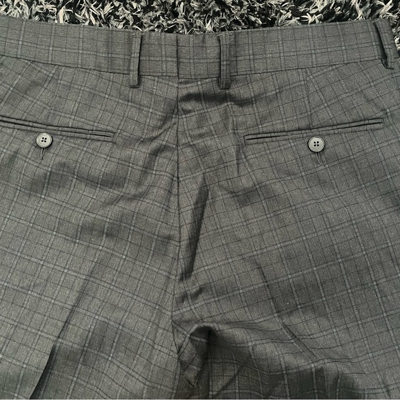 Beautiful Gucci suite sz.42 worn twice - Picture 10 of 10